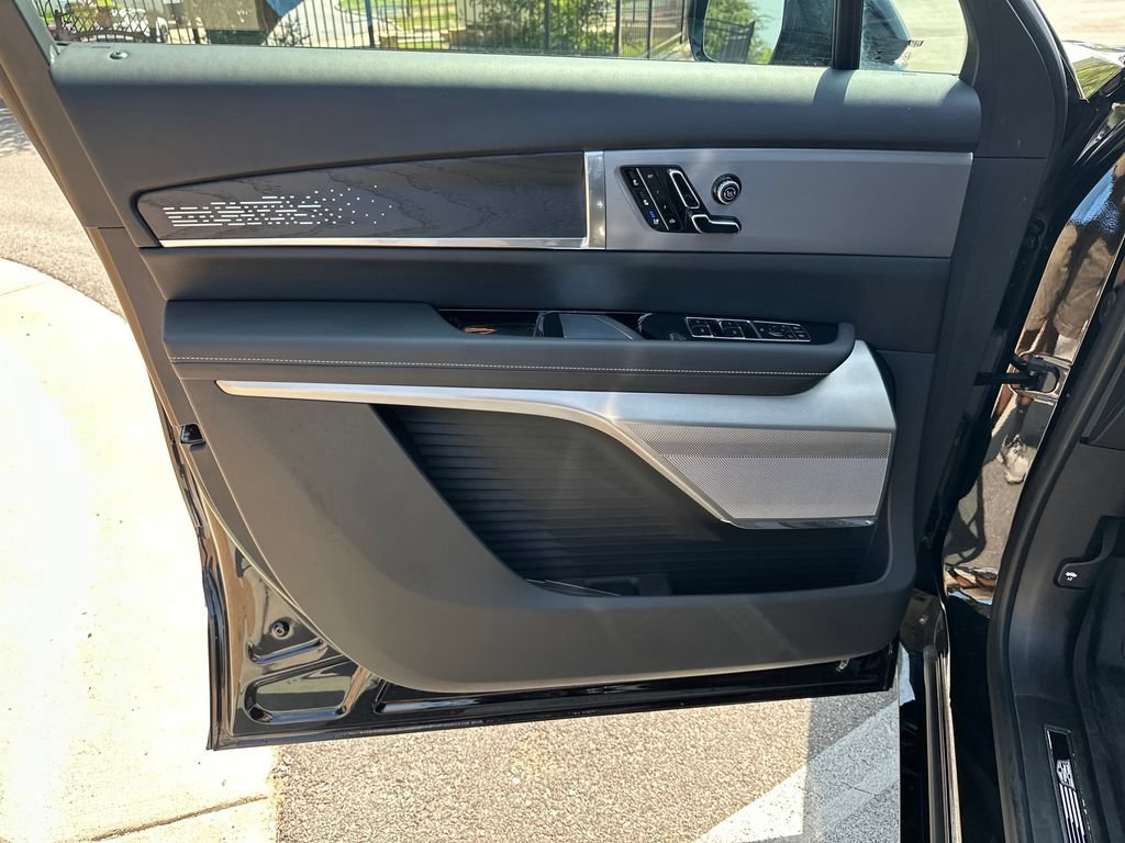 Used 2026 Cadillac Vistiq Platinum w/ LPO, Floor Liner Package AWD/4WD image 17