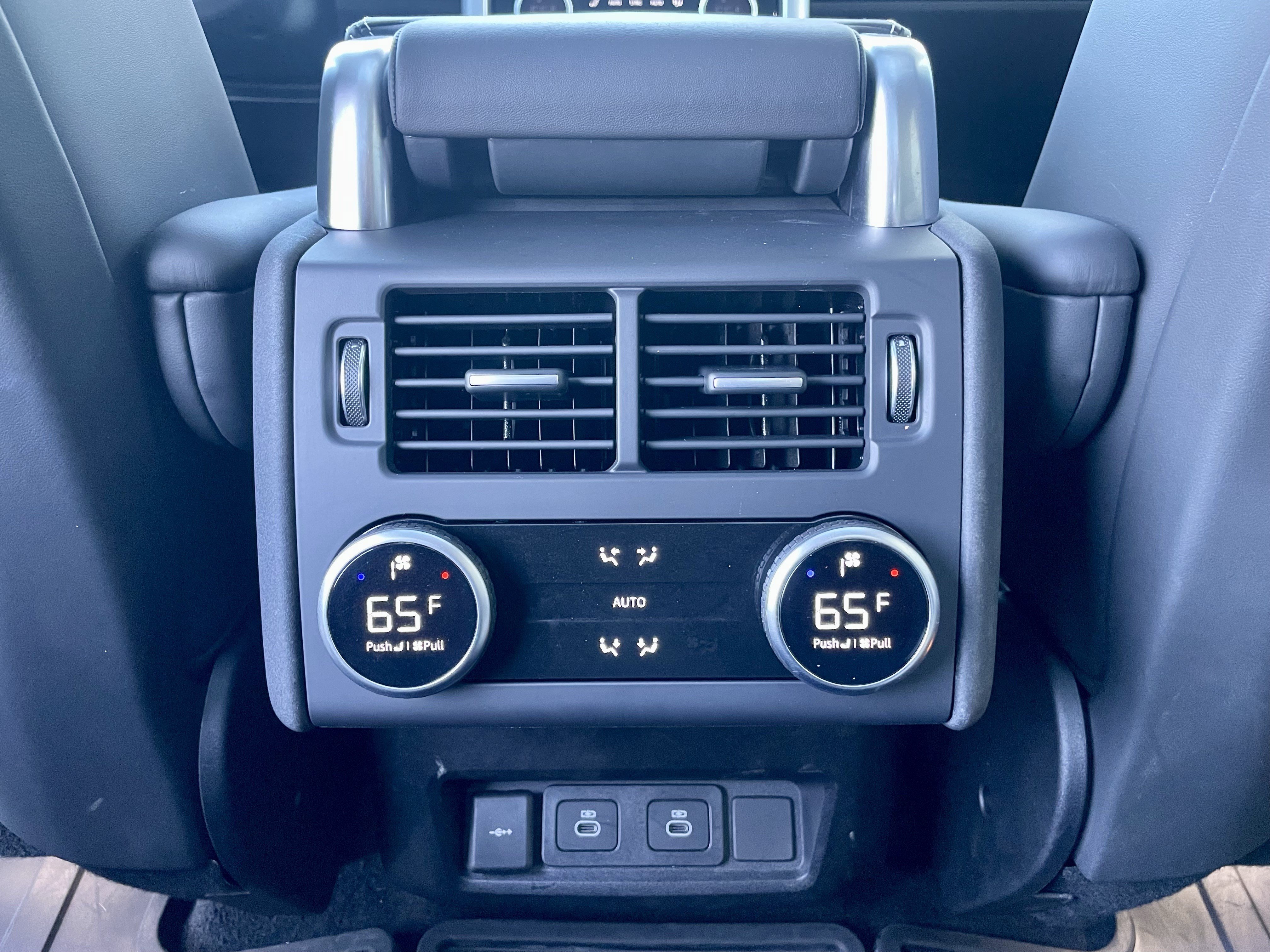 Certified 2025 Land Rover Discovery Metropolitan Edition AWD/4WD image 26