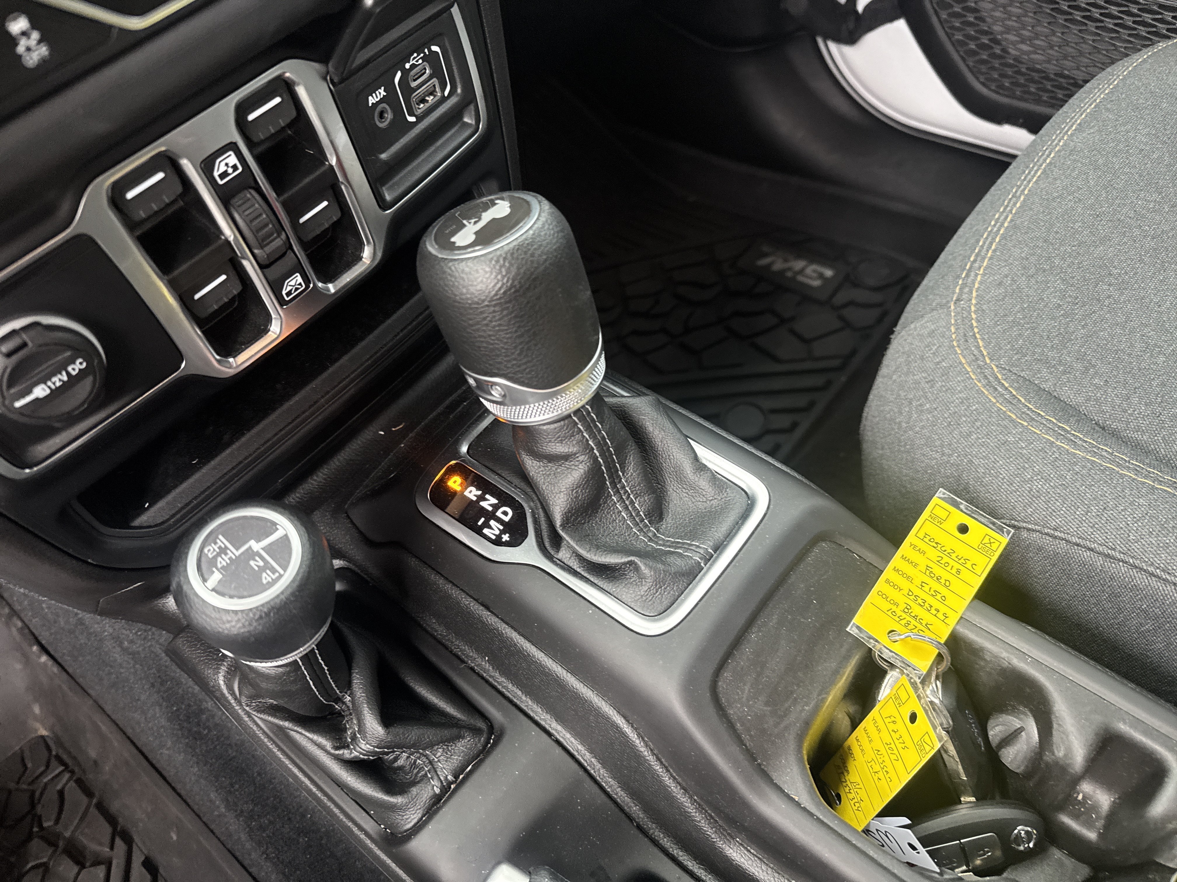 Used 2024 Jeep Wrangler Unlimited Sahara w/ Technology Group AWD/4WD image 19