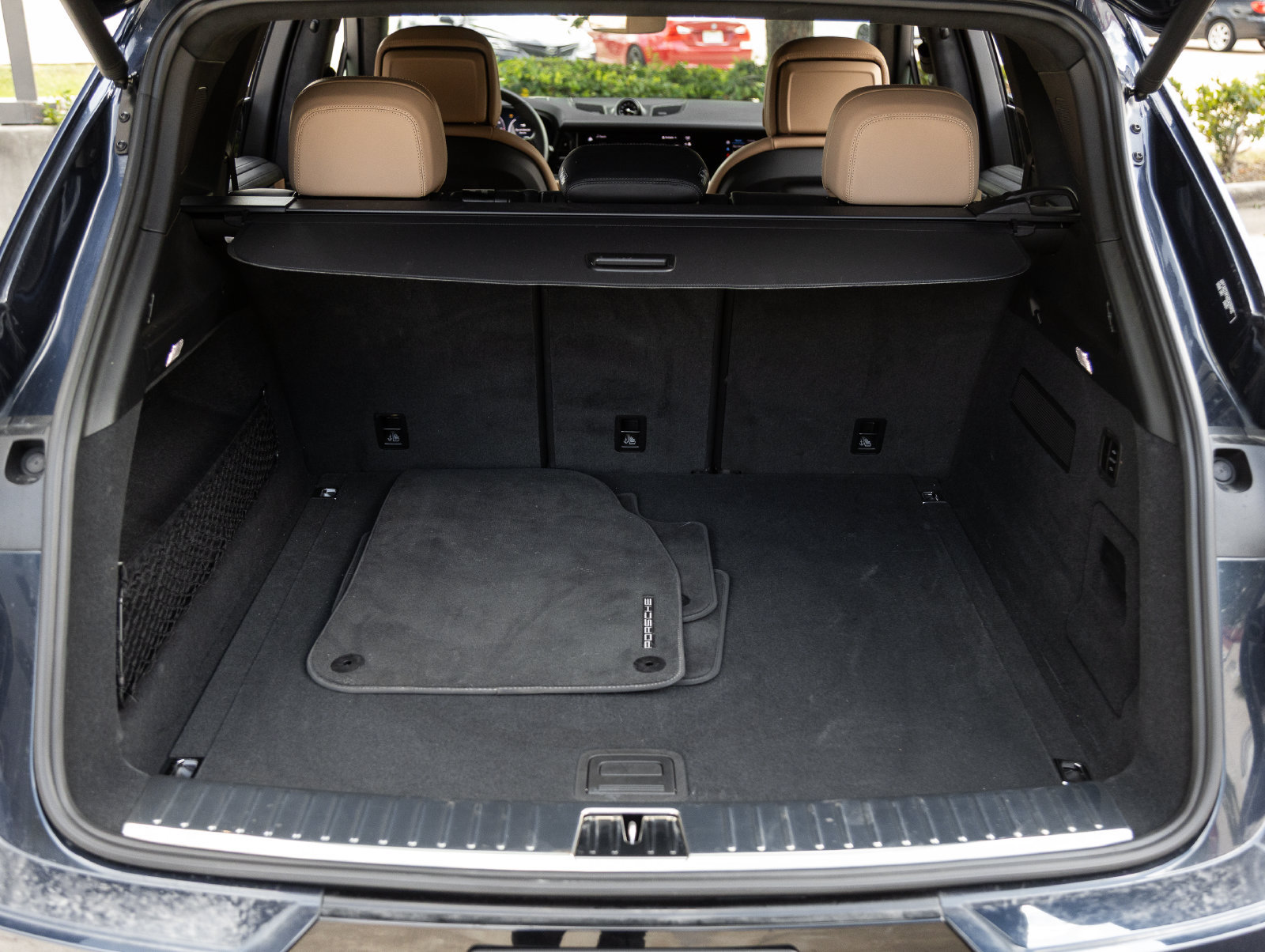 Certified 2025 Porsche Cayenne GTS AWD/4WD image 29