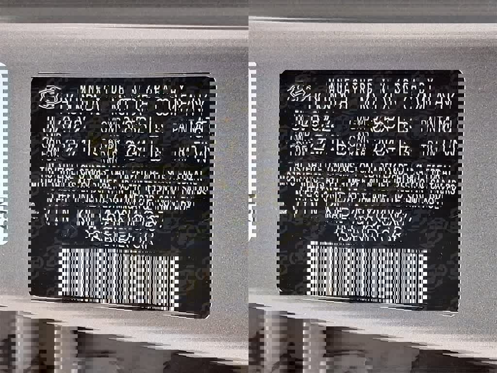 Used 2023 Hyundai Elantra Limited w/ Preferred Accessory Package image 29