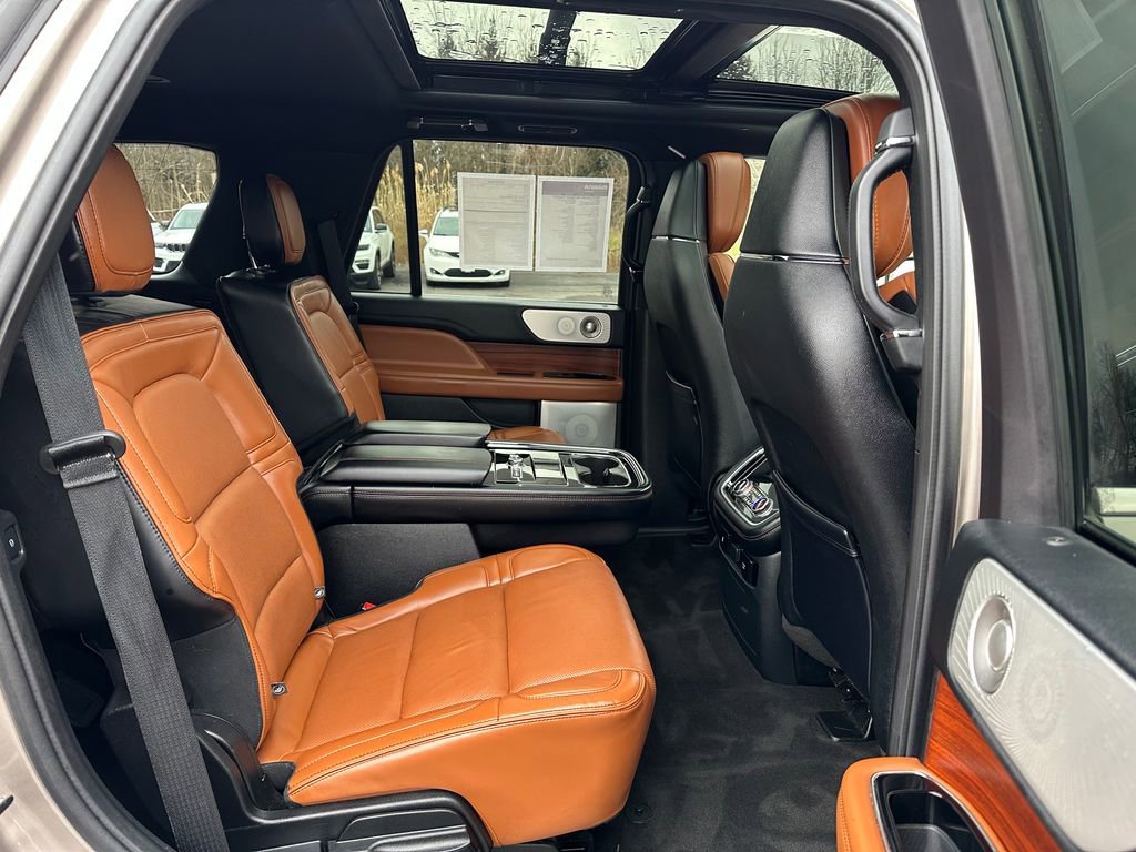 Used 2019 Lincoln Navigator Reserve w/ Cargo Package image 34