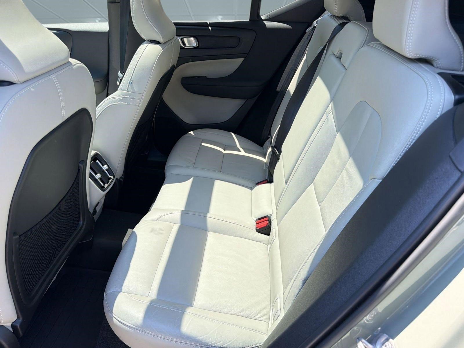 Used 2023 Volvo XC40 B5 Ultimate w/ Protection Package Premier AWD/4WD image 14