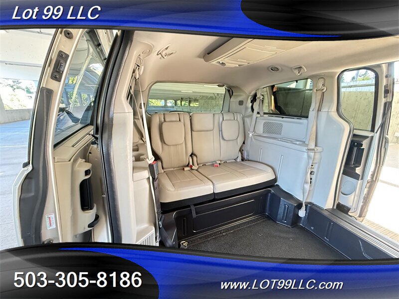 Used 2013 Chrysler Town & Country Touring FWD image 47
