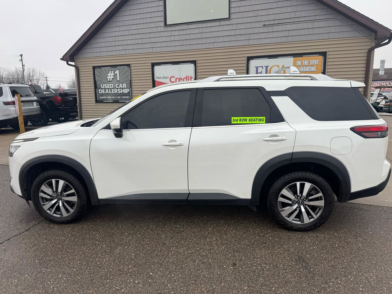Used 2023 Nissan Pathfinder SL AWD/4WD image 8