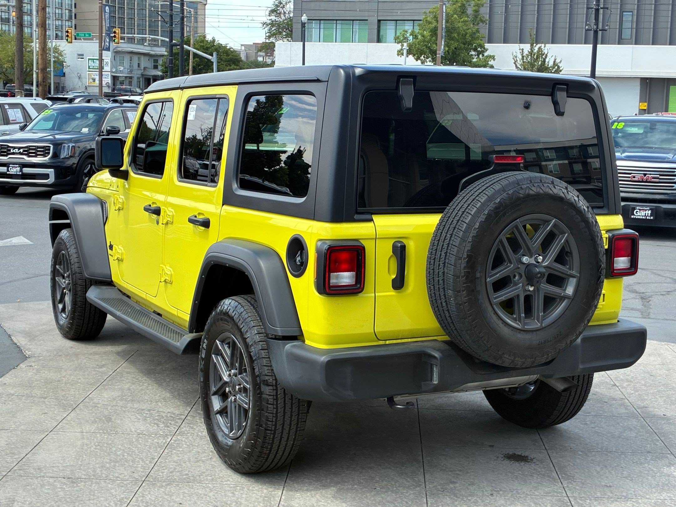 Used 2024 Jeep Wrangler Unlimited Sport AWD/4WD image 7