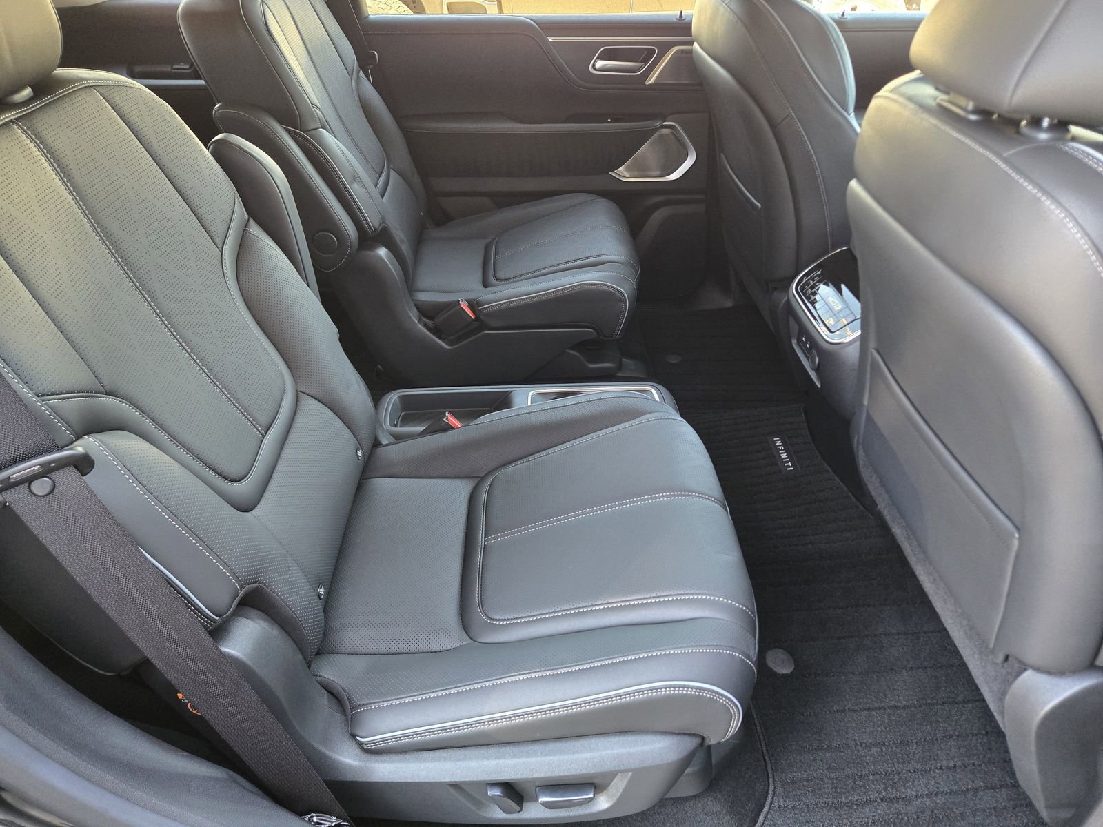 Used 2025 INFINITI QX80 Sensory image 20