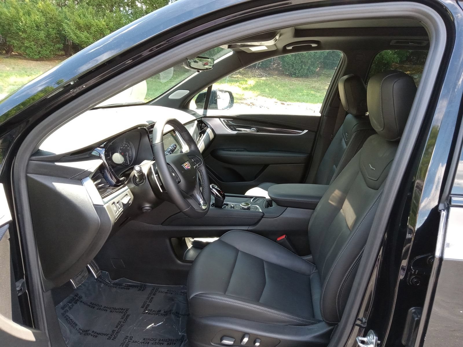 Used 2024 Cadillac XT6 Sport w/ LPO, ONYX Package AWD/4WD image 10