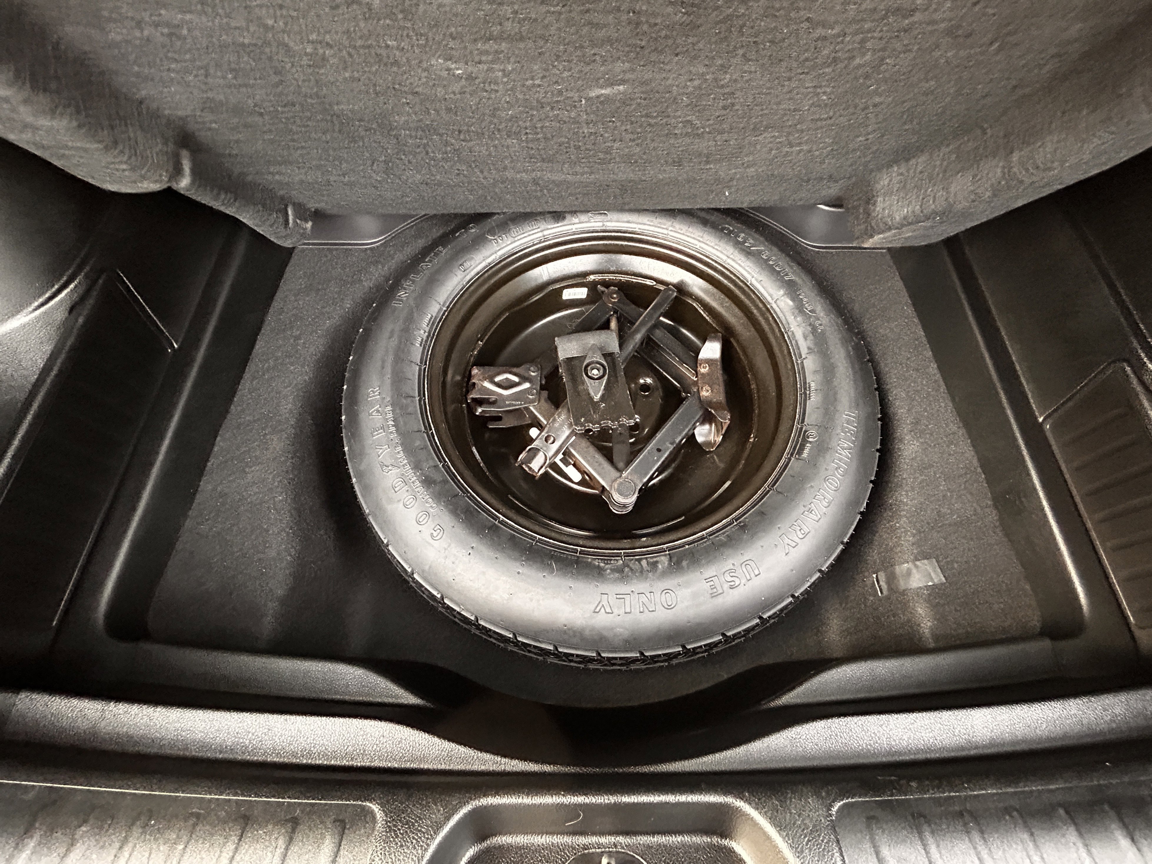 Used 2019 Jeep Cherokee Limited image 10