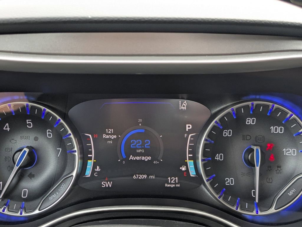 Used 2023 Chrysler Pacifica Touring-L FWD image 25