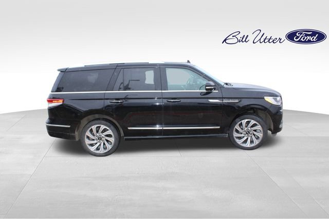 Used 2024 Lincoln Navigator Premiere image 4