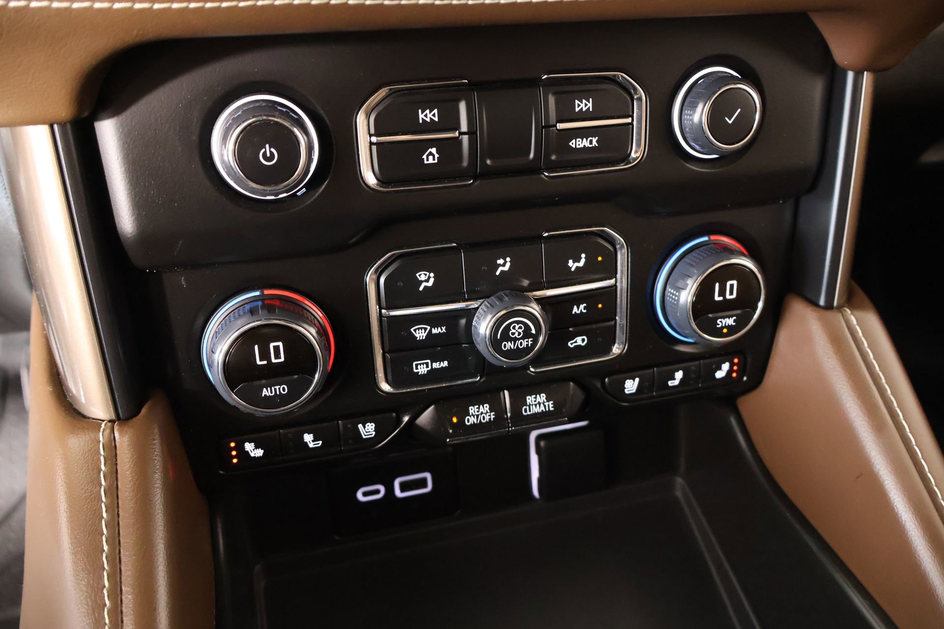 Used 2024 Chevrolet Tahoe High Country AWD/4WD image 7