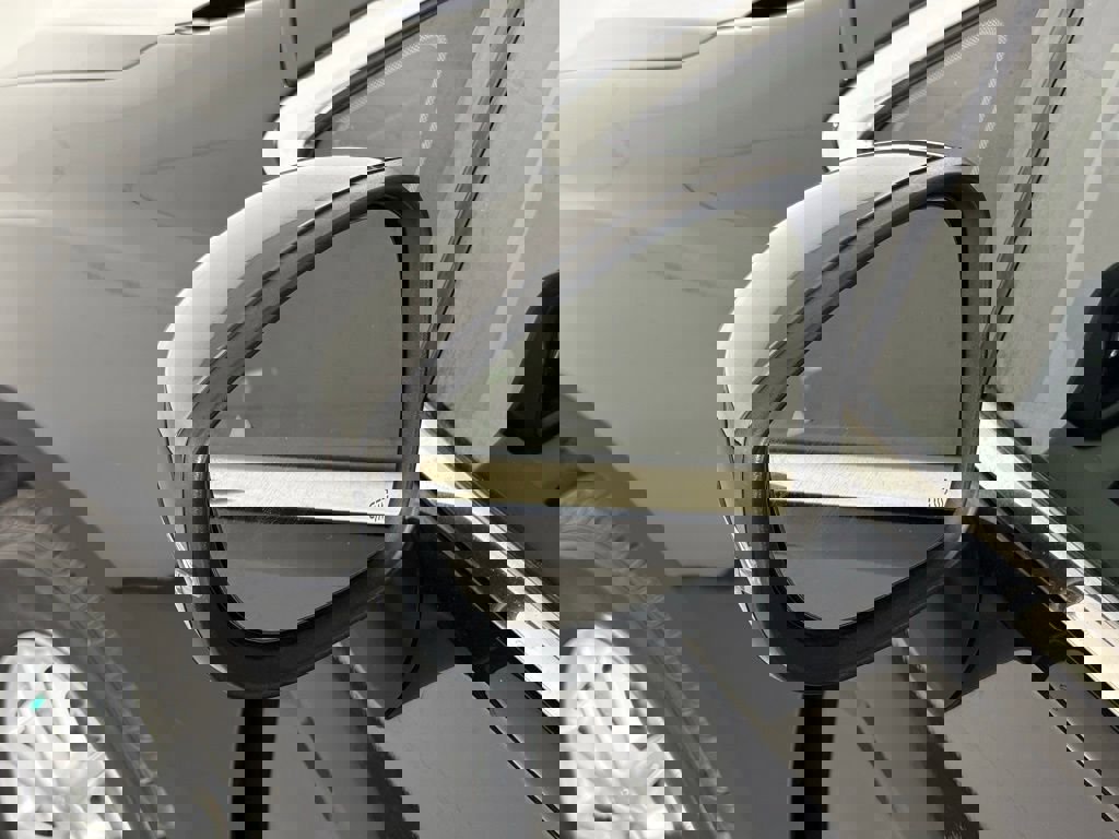 Used 2023 Chrysler Pacifica Touring-L image 13