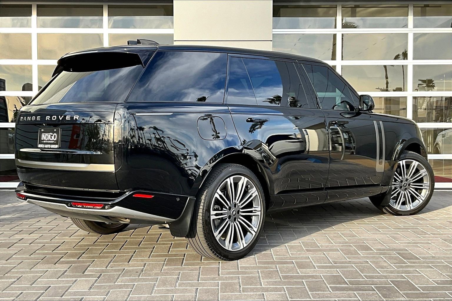 Certified 2025 Land Rover Range Rover Long Wheelbase SE image 12