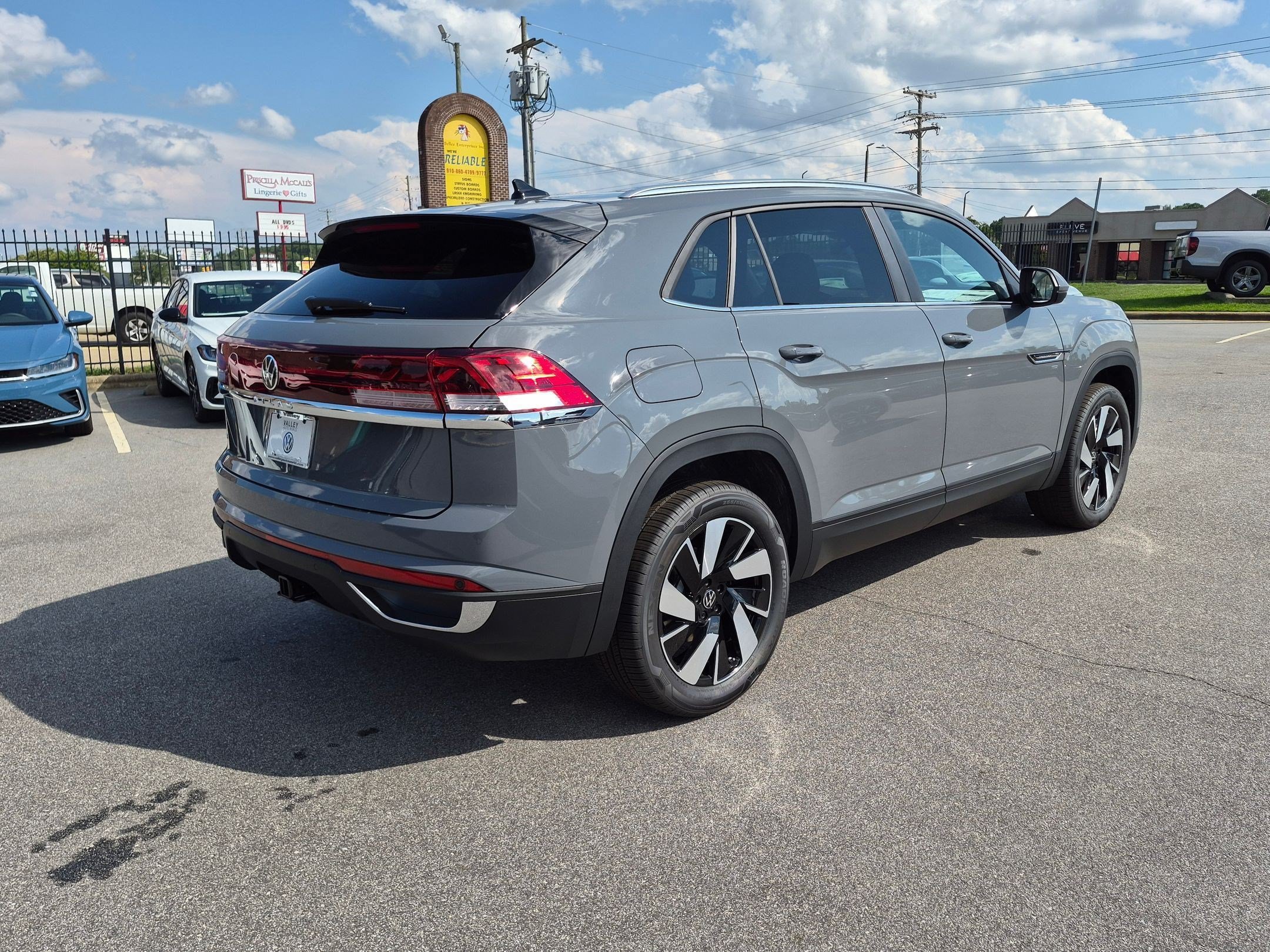 New 2026 Volkswagen Atlas Cross Sport SE FWD image 3