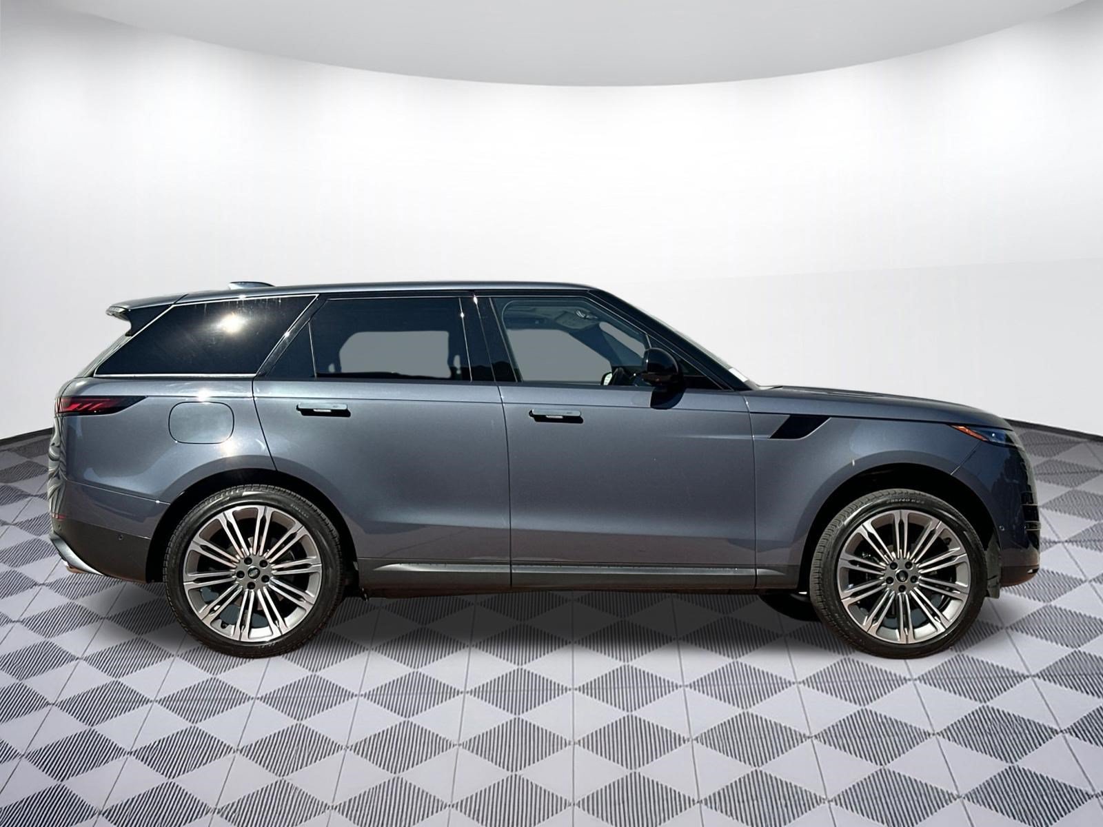 Used 2024 Land Rover Range Rover Sport SE AWD/4WD image 8