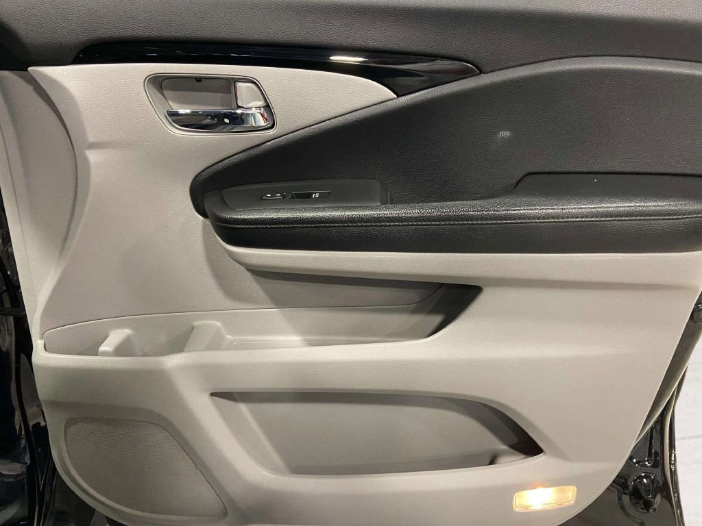 Used 2016 Honda Pilot Elite image 33