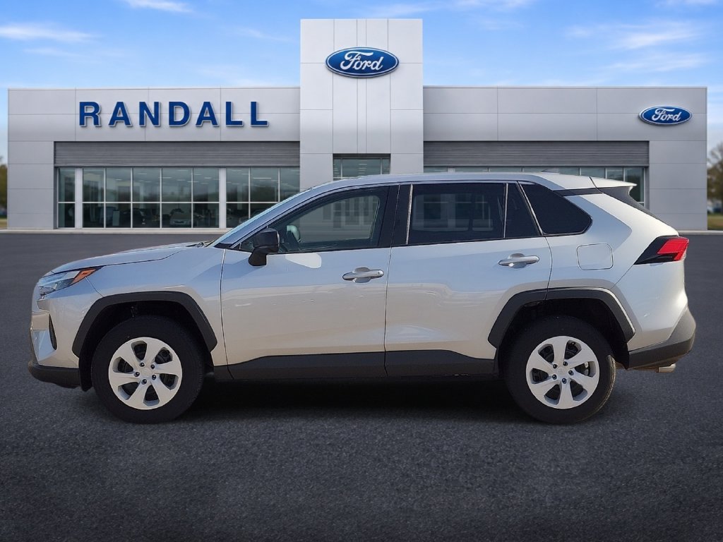 Used 2025 Toyota RAV4 LE AWD/4WD image 3