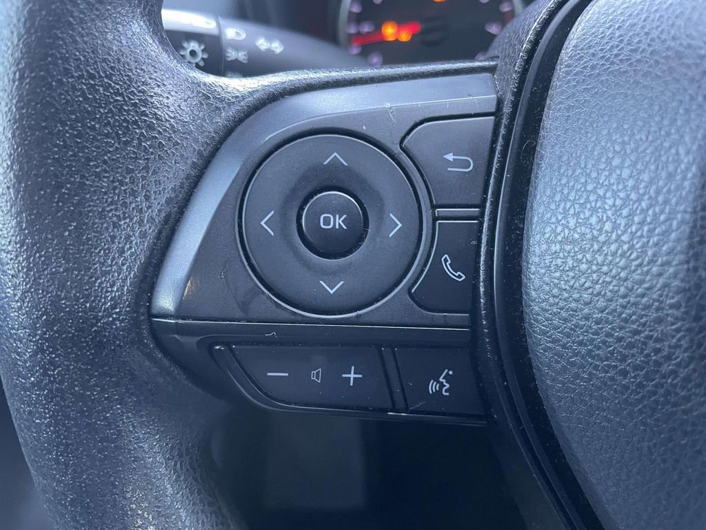 Used 2022 Toyota RAV4 LE image 29