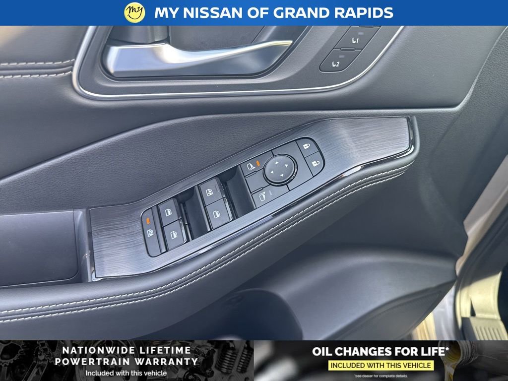 New 2026 Nissan Rogue Platinum image 12