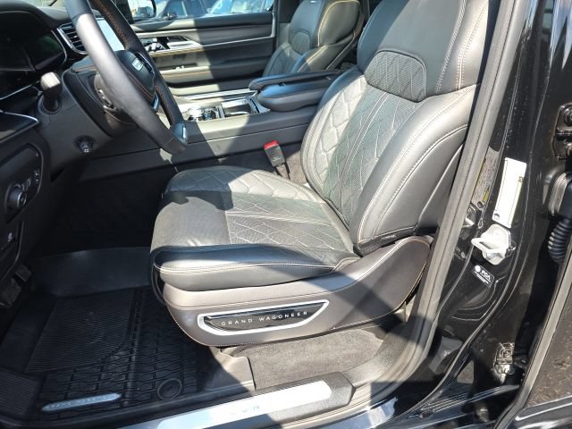Used 2025 Jeep Grand Wagoneer L Series III w/ Rear Seat Video Group 1 AWD/4WD image 16
