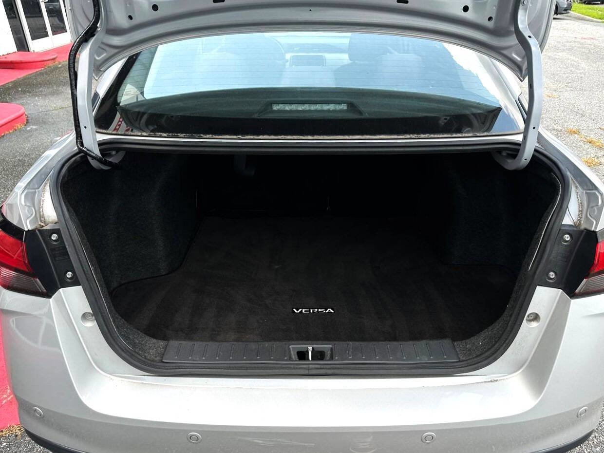 Used 2021 Nissan Versa SV image 5