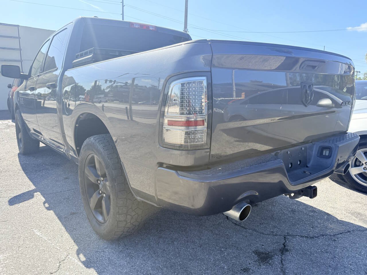 Used 2017 RAM 1500 Express w/ Express Value Package AWD/4WD image 4