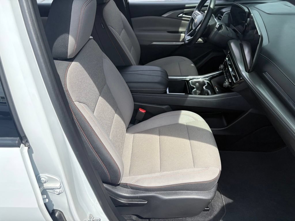 Used 2026 Chevrolet Traverse LT w/ Driver Confidence Package FWD image 11