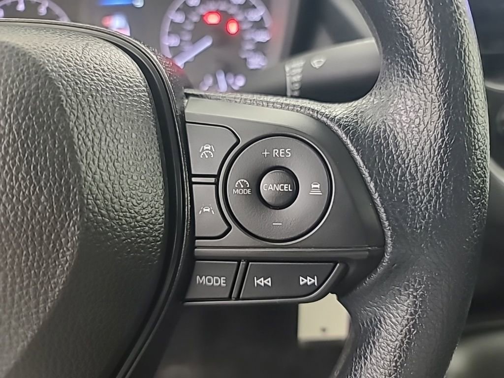 Used 2025 Toyota Corolla LE image 30