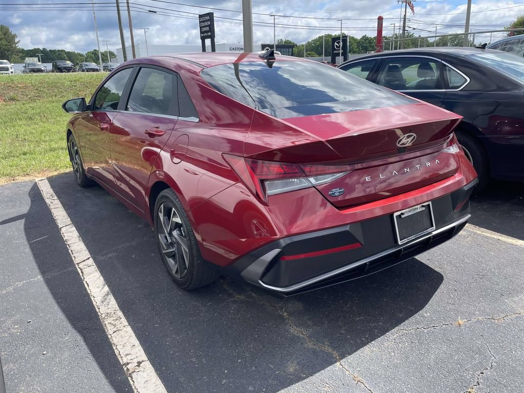 Certified 2024 Hyundai Elantra SEL w/ Convenience Package FWD image 4