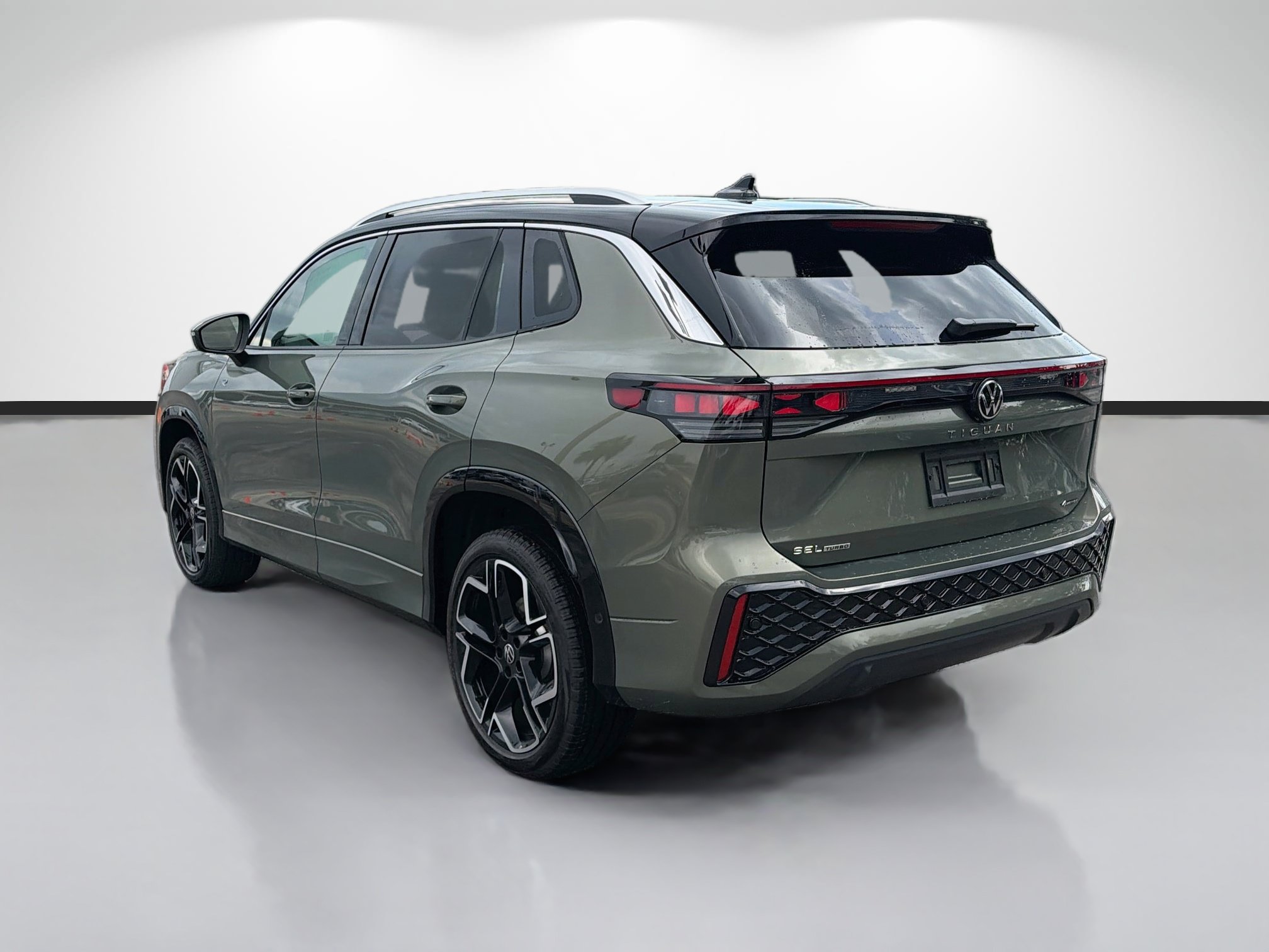 New 2026 Volkswagen Tiguan SEL R-Line AWD/4WD image 5