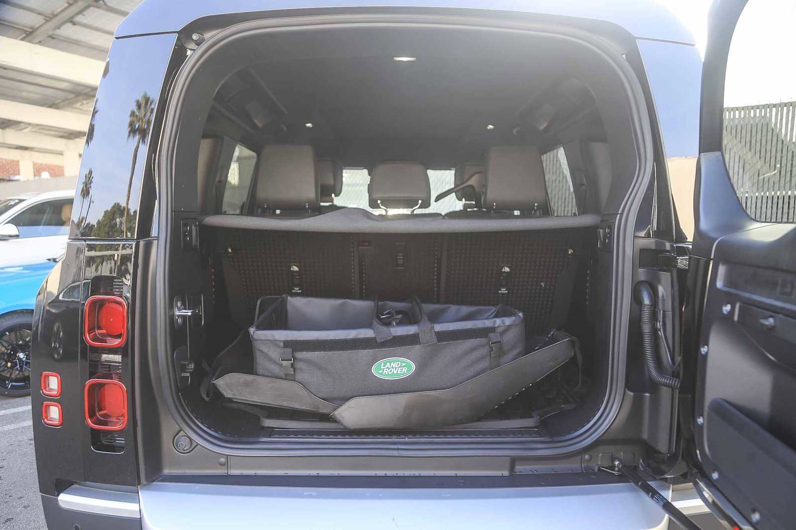 Used 2024 Land Rover Defender 110 SE image 23