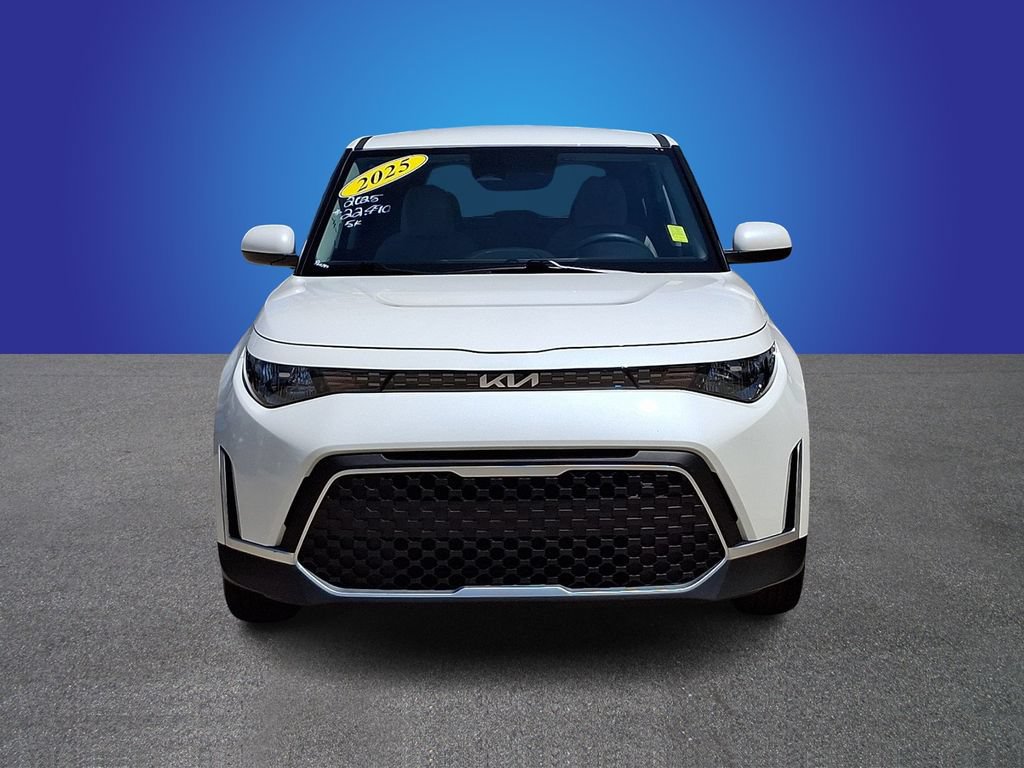 Used 2025 Kia Soul LX w/ LX Technology Package FWD image 2