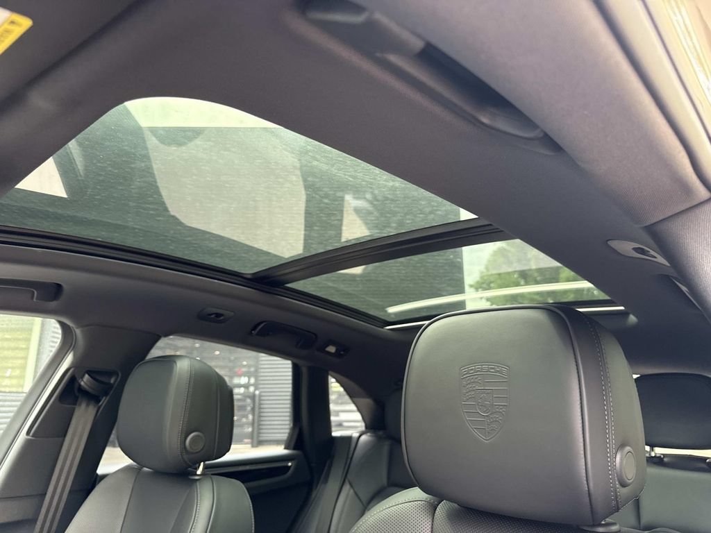 Certified 2025 Porsche Macan Turbo AWD/4WD image 15