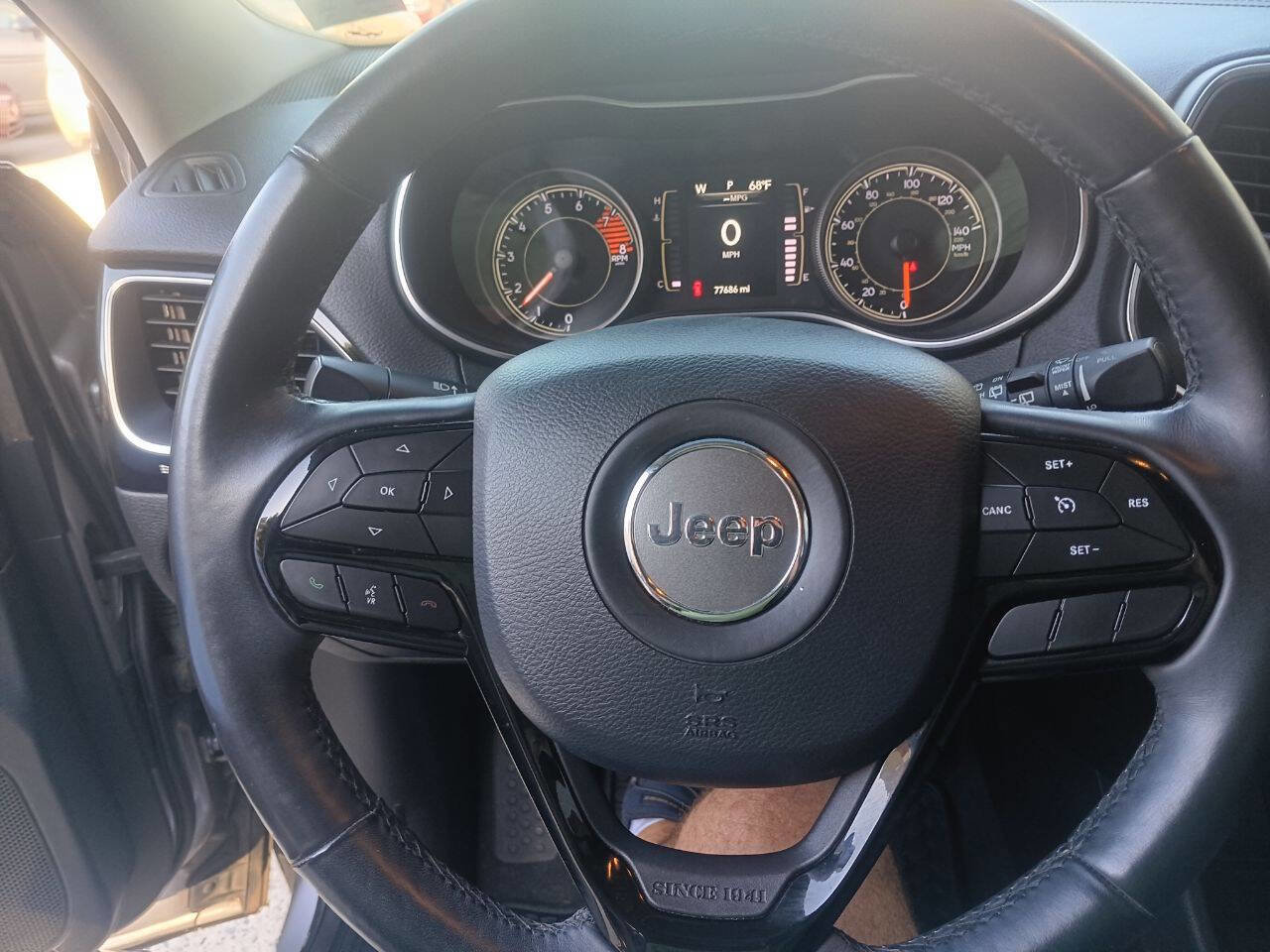 Used 2019 Jeep Cherokee Latitude Plus image 4