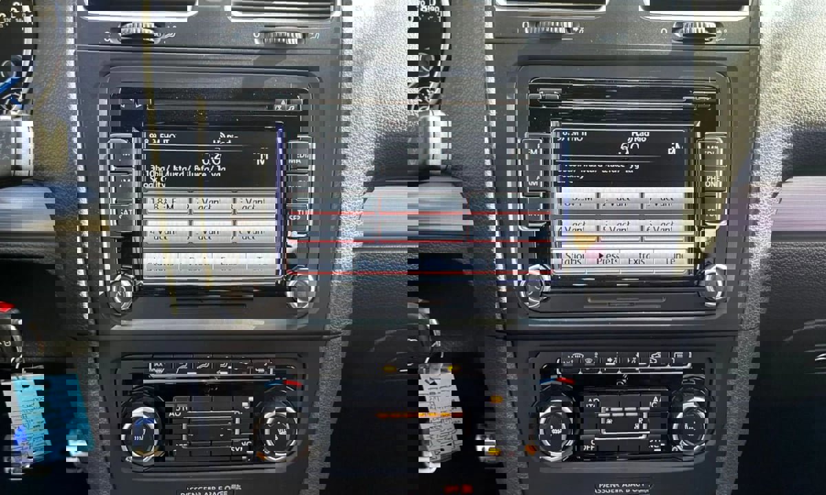 Used 2013 Volkswagen Golf R 4-Door image 46