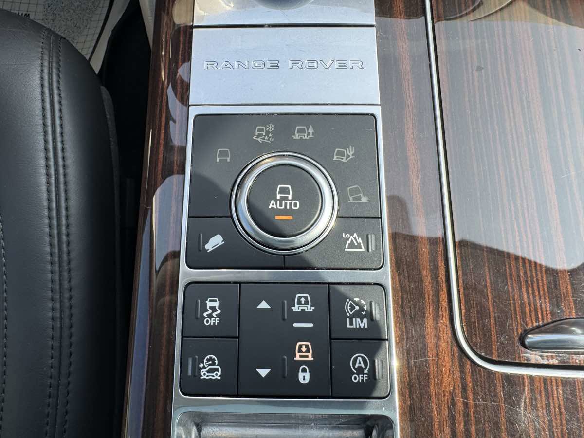 Used 2017 Land Rover Range Rover Supercharged image 20