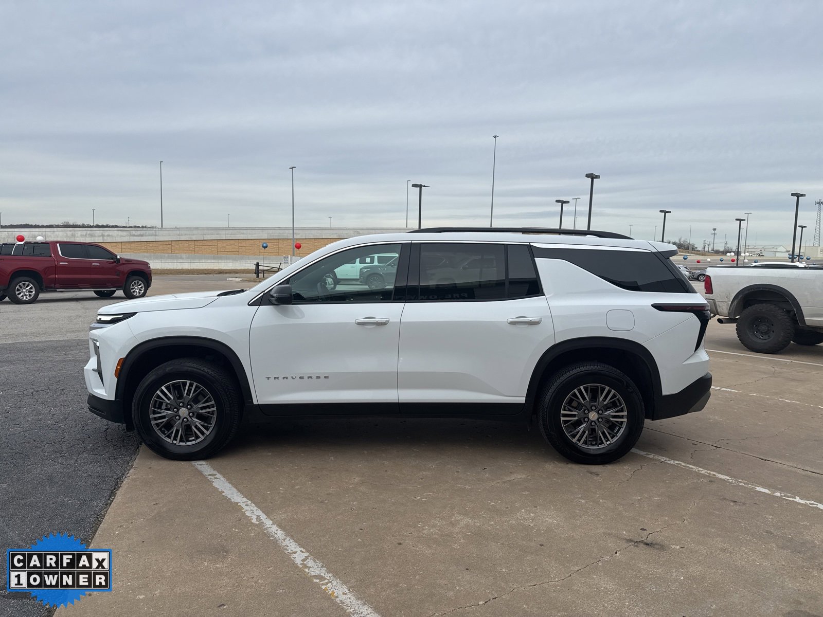 Used 2025 Chevrolet Traverse LT image 6