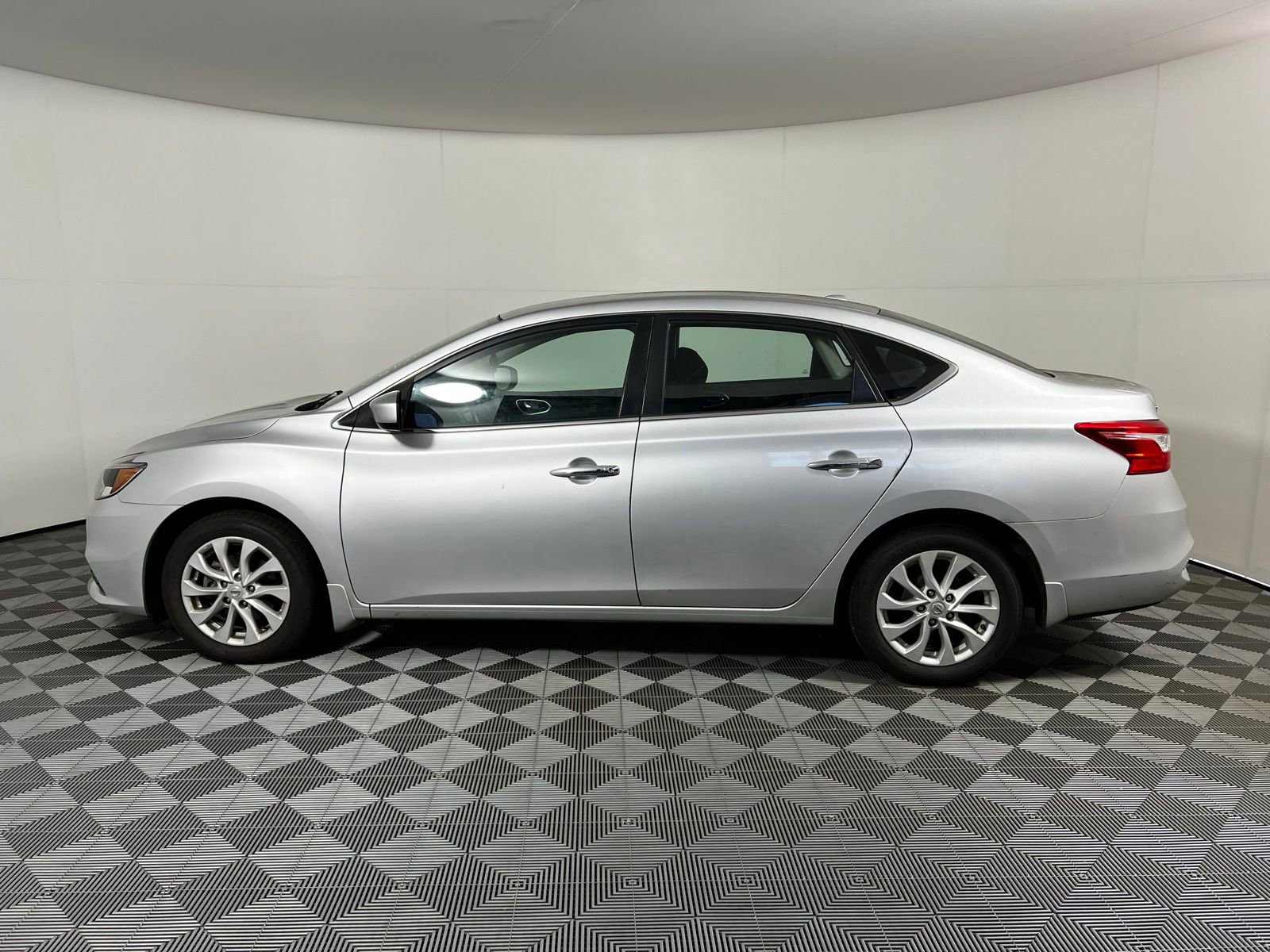 Used 2019 Nissan Sentra SV FWD image 8