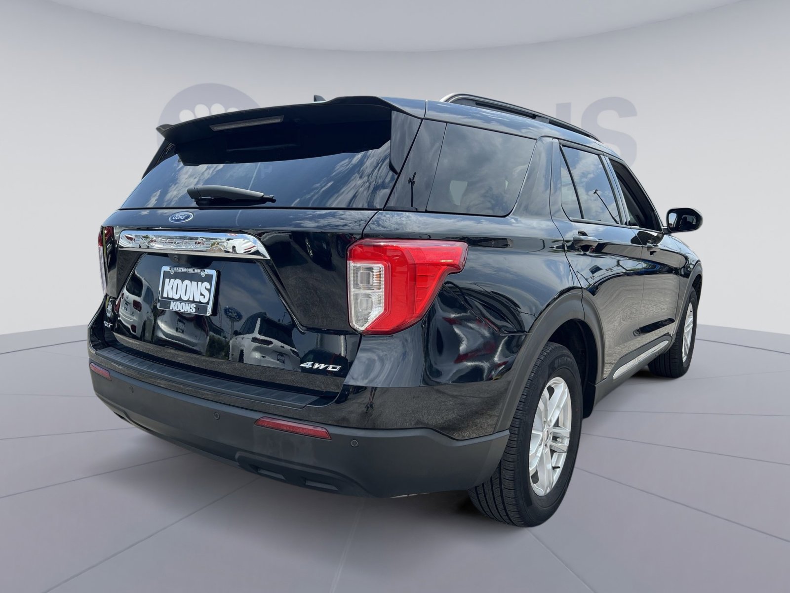 Used 2023 Ford Explorer XLT AWD/4WD image 16