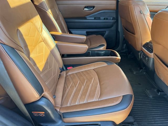 Used 2022 Nissan Pathfinder Platinum w/ Cargo Package image 9