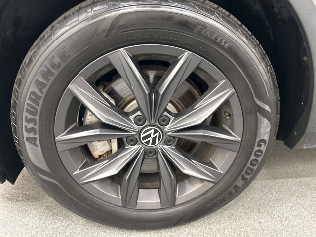 Used 2022 Volkswagen Tiguan SE w/ Panoramic Sunroof Package image 29