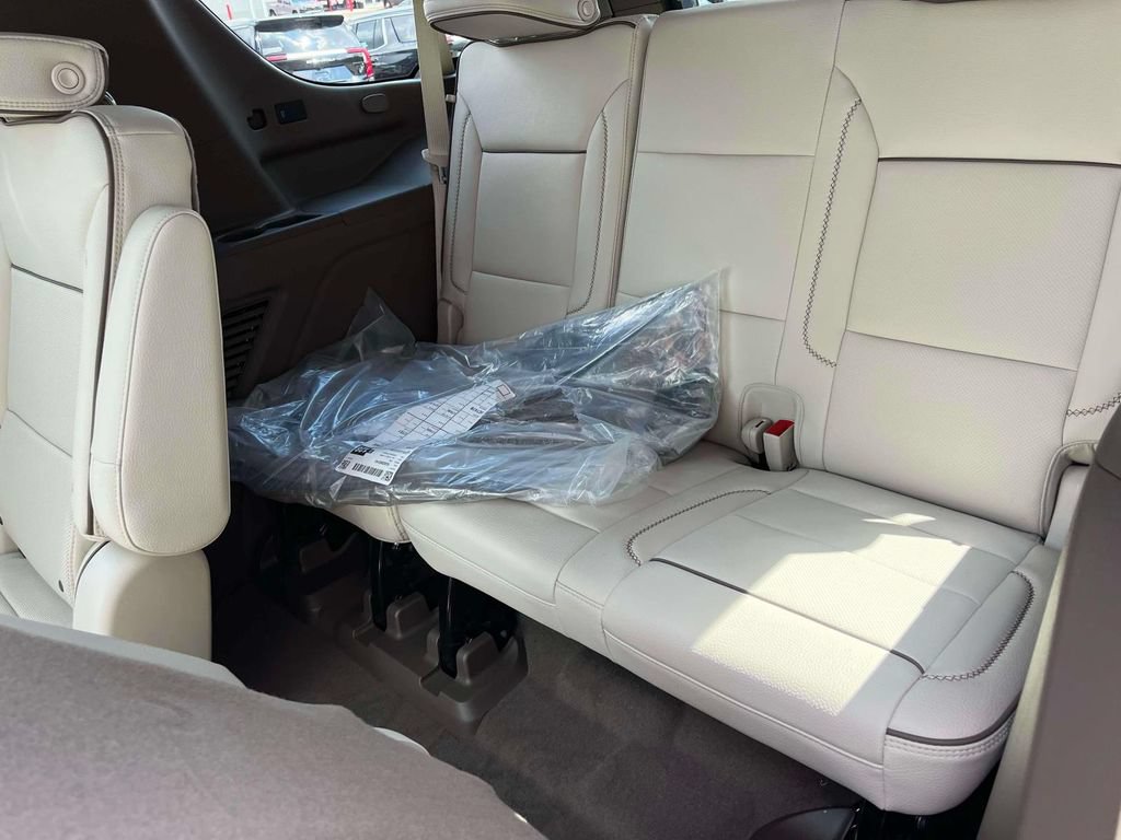 New 2026 GMC Yukon Denali w/ Sun & Power Step Package AWD/4WD image 17