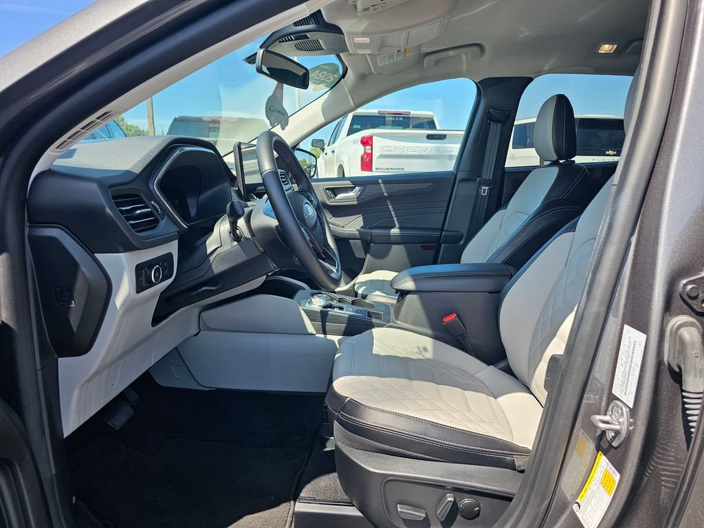 Used 2024 Ford Escape Platinum w/ Premium Technology Package AWD/4WD image 22
