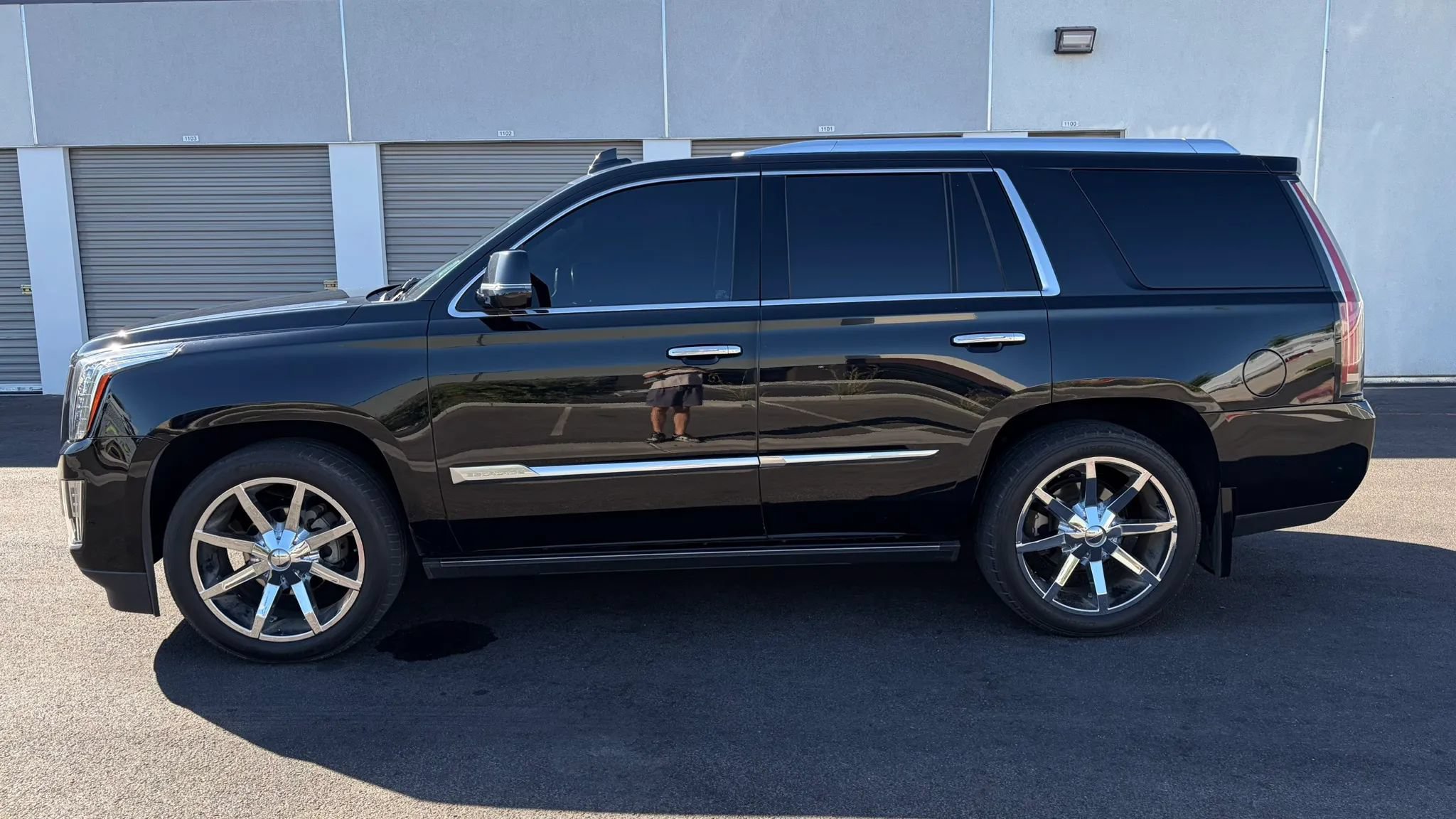 Used 2016 Cadillac Escalade Premium AWD/4WD image 2