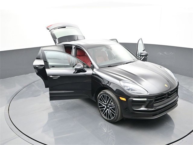 New 2026 Porsche Macan image 32