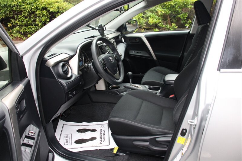 Used 2013 Toyota RAV4 XLE AWD/4WD image 5