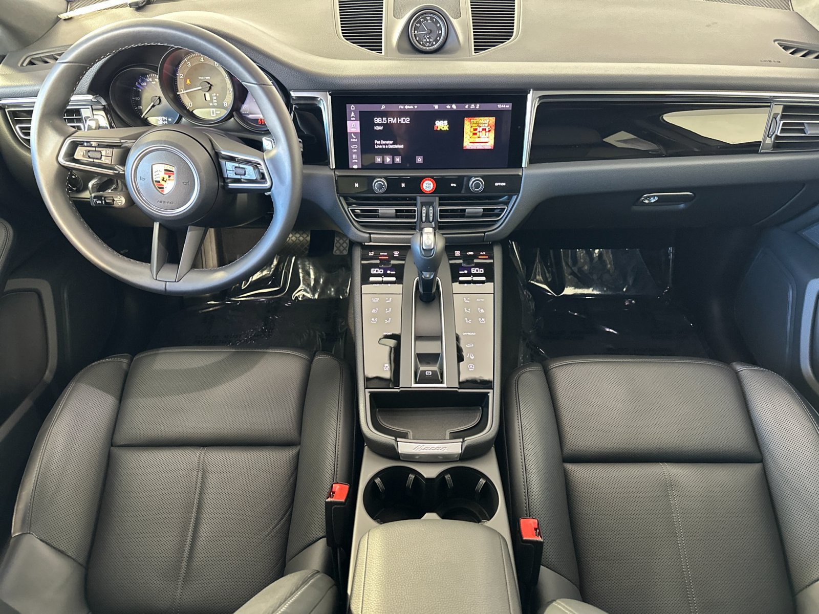 Certified 2026 Porsche Macan AWD/4WD image 6