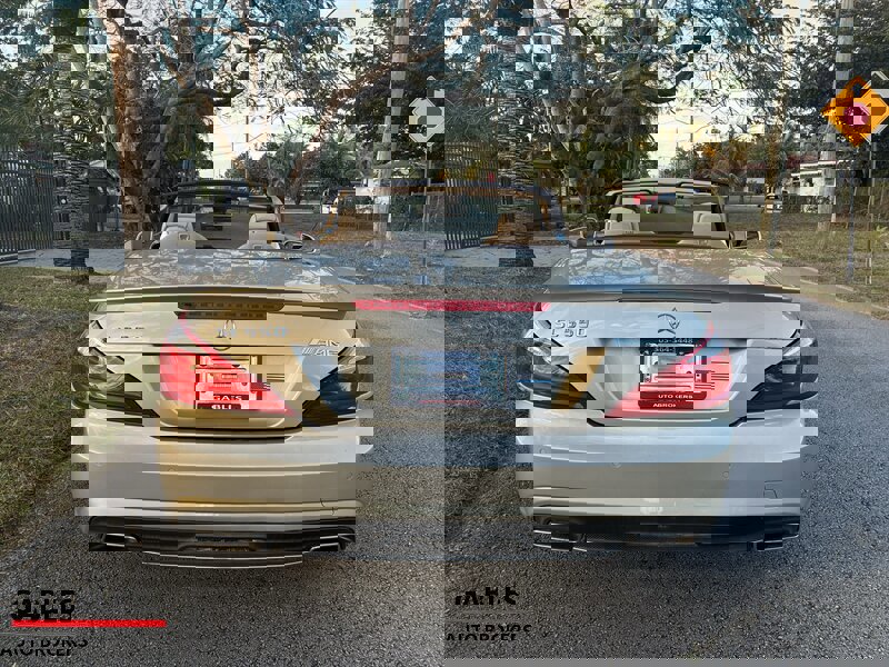 Used 2013 Mercedes-Benz SL 550 image 6