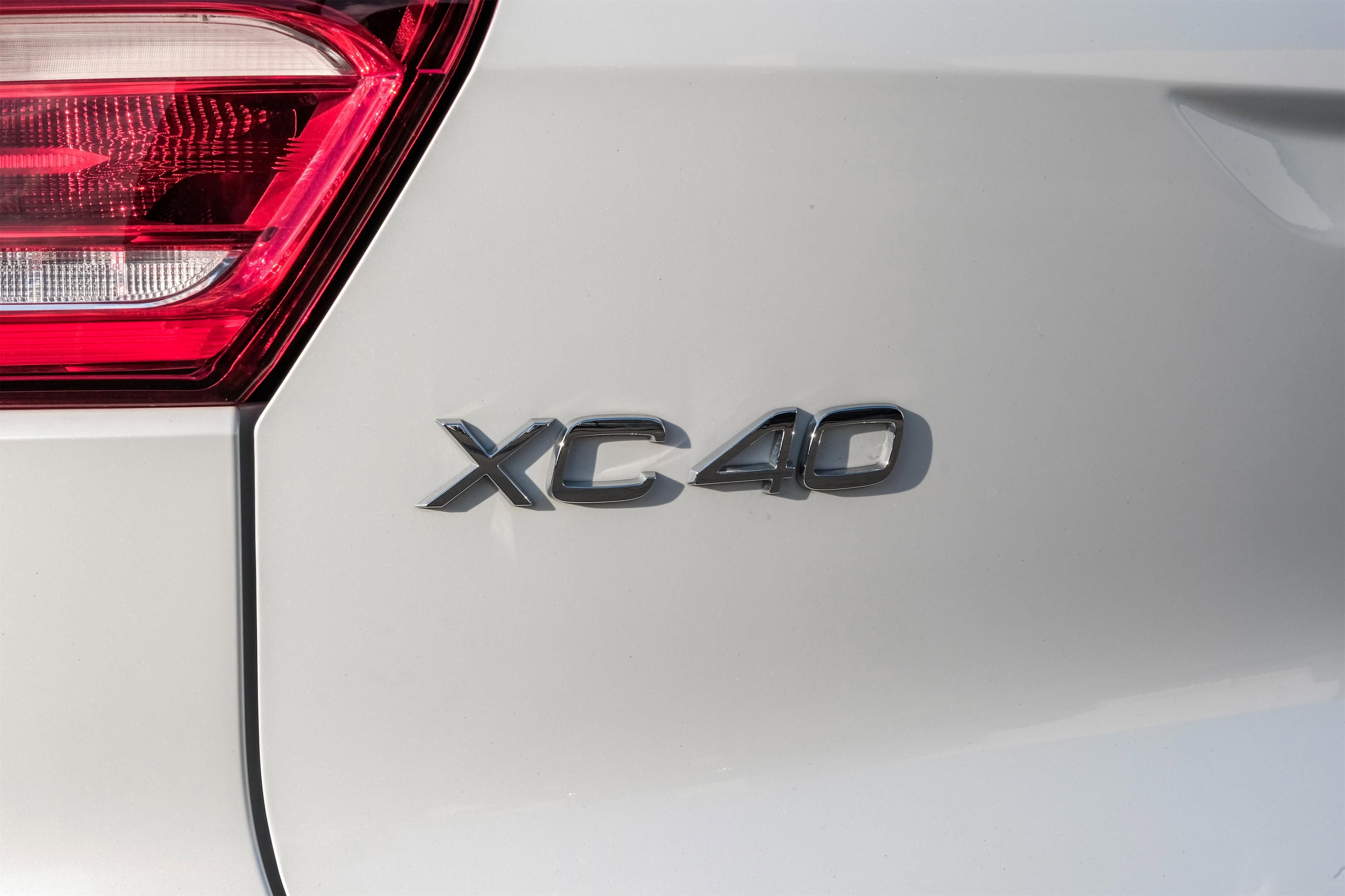 Used 2021 Volvo XC40 T4 R-Design image 55